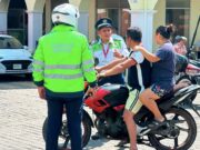 Aplica Ayuntamiento de San Andrés Tuxtla operativo “Casco Seguro” para motociclistas