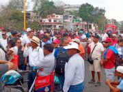 Pescadores bloquean el Puente Tuxpan; exigen pago de apoyos pendientes