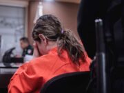 Vinculan a proceso a madre de niño que murió encerrado en auto