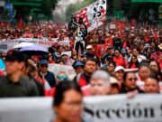 Cumple la CNTE cinco días de paro: desquicia el centro de la Ciudad de México con bloqueos masivos